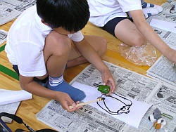いよいよ本番。ピーマンとにらめっこです
